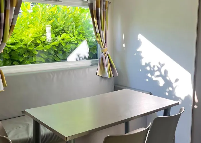 مكان تخييم Mobile-home 4 Pers Avec Terrasse - Api-1-52-1706 Angicourt